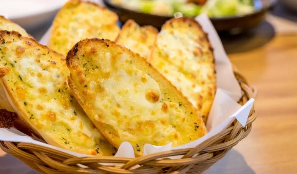 Πως θα κάνετε σκορδόψωμο ελαφρώς πικάντικο