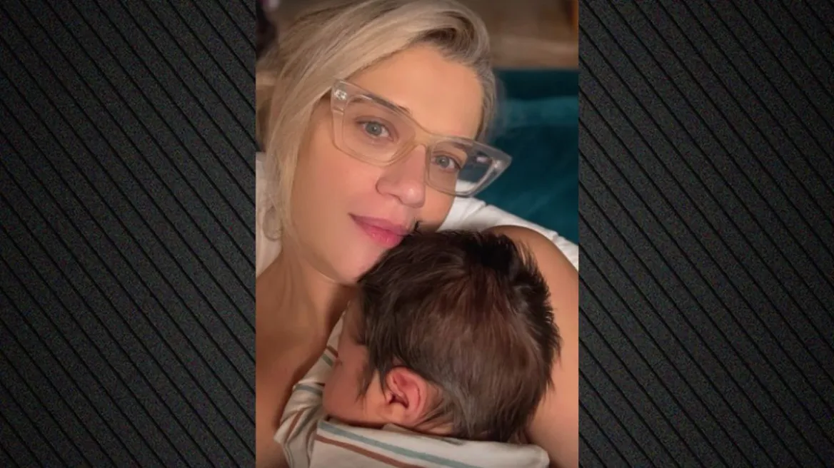 Η τρυφερή ανάρτηση της Τζένης Θεωνά με τον νεογέννητο γιο της