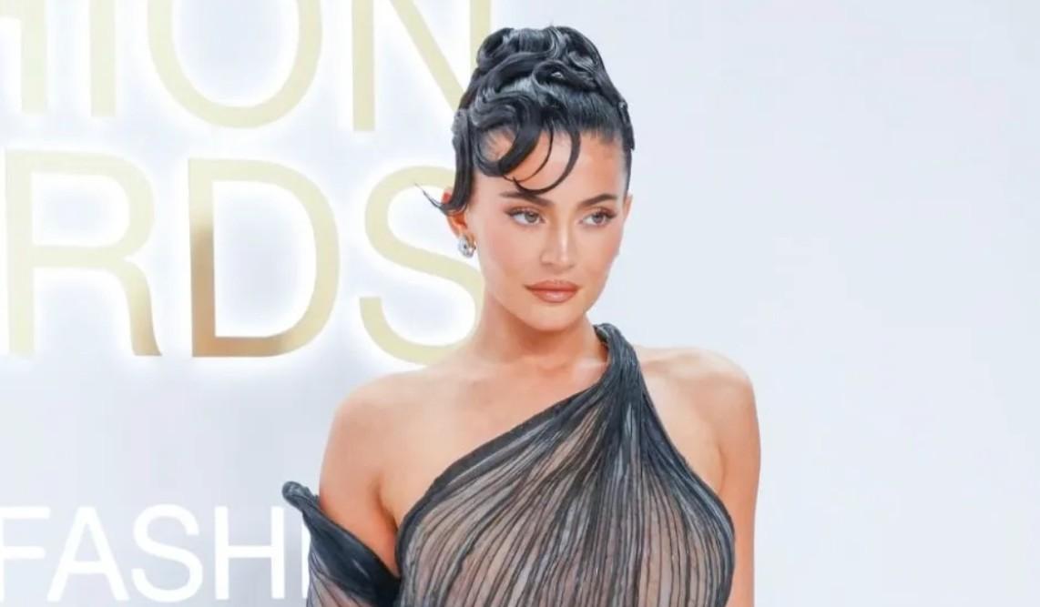 Κάιλι Τζένερ: Η άσεμνη χειρονομία που έκανε στους φωτογράφους