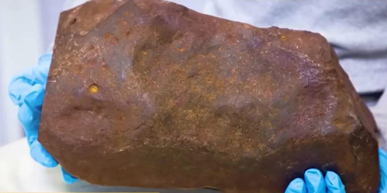 Κρατούσε πέτρα για χρόνια, ελπίζοντας ότι είναι χρυσός αλλά ήταν πολύ πιο πολύτιμη