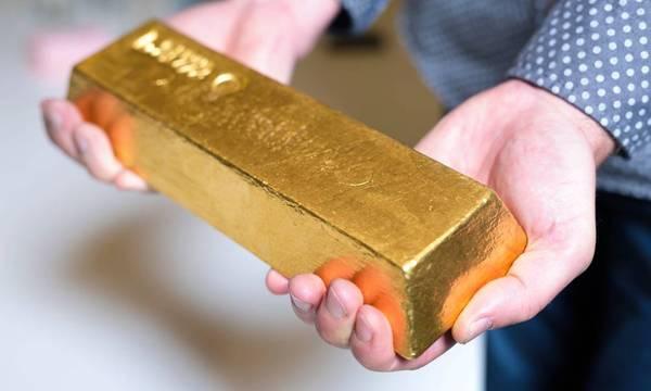 Ο θησαυρός της πισίνας: Γάλλος ανακάλυψε ράβδους χρυσού αξίας €700.000 στον κήπο του