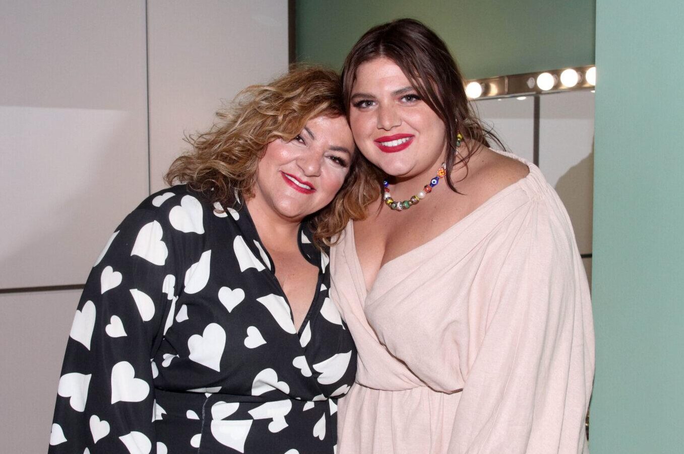 Η Βίκυ Σταυροπούλου στη Δανάη Μπάρκα: Είσαι το ομορφότερο τραγούδι της ζωής μου