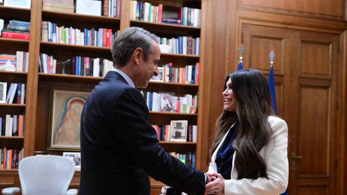 Η Κίμπερλι Γκιλφόιλ στο Μέγαρο Μαξίμου για να δει τον Κυριάκο Μητσοτάκη