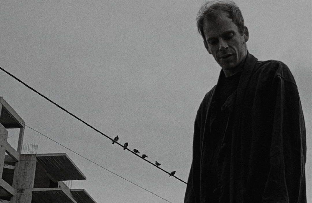 Θέατρο μέσα σε νεκροταφείο!