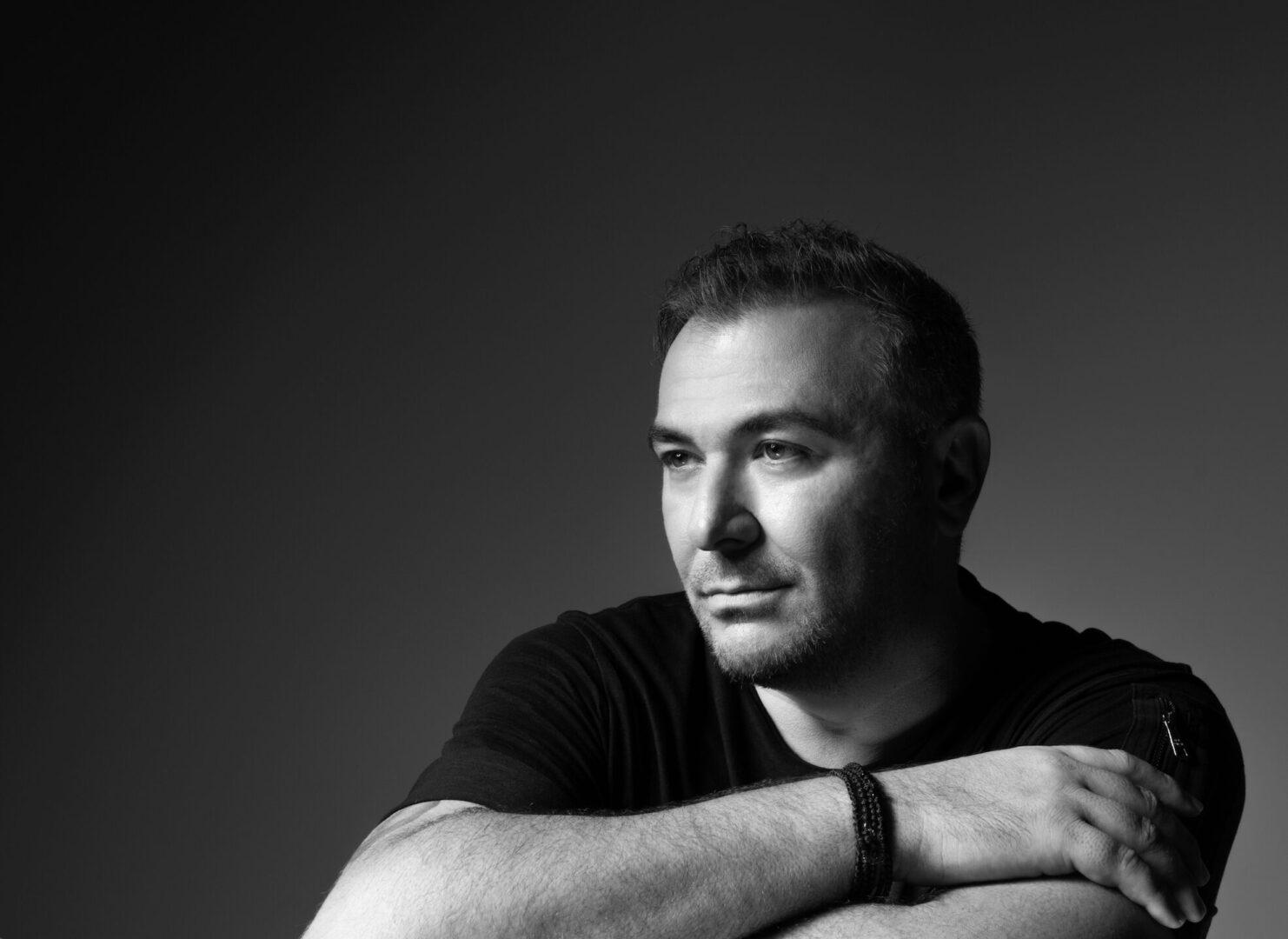 Αντώνης Ρέμος: Θα φωταγωγήσει το χριστουγεννιάτικο δέντρο στη Θεσσαλονίκη