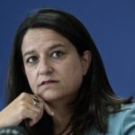 Νίκη Κεραμέως: «Δεν συνδυάζω καλά την πολιτική με τη μητρότητα, έχω πολλές τύψεις»