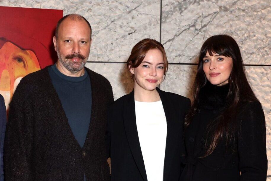 Το «καρφί» της Ντακότα Τζόνσον στον Γιώργο Λάνθιμο: «Υπάρχουν κι άλλες εκτός από την Έμα Στόουν»