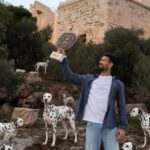 Νόβακ Τζόκοβιτς: Πανηγύρισε τον 101ο τίτλο του με σκυλιά της Δαλματίας στην Ακρόπολη