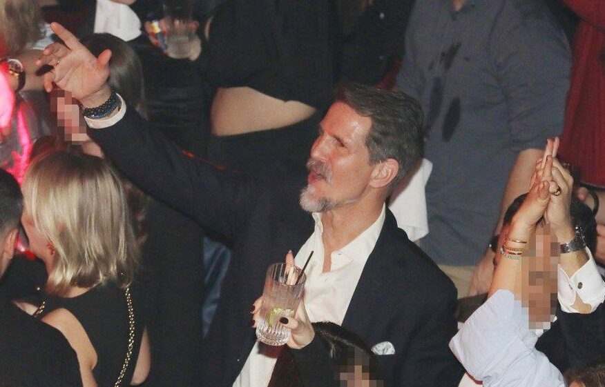 Ο Παύλος Ντε Γκρες (ξανά) στα μπουζούκια!