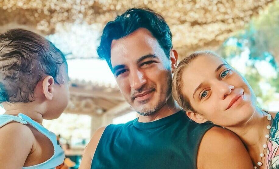 Τζένη Θεωνά: Αγκαλιά με το νεογέννητο γιο της