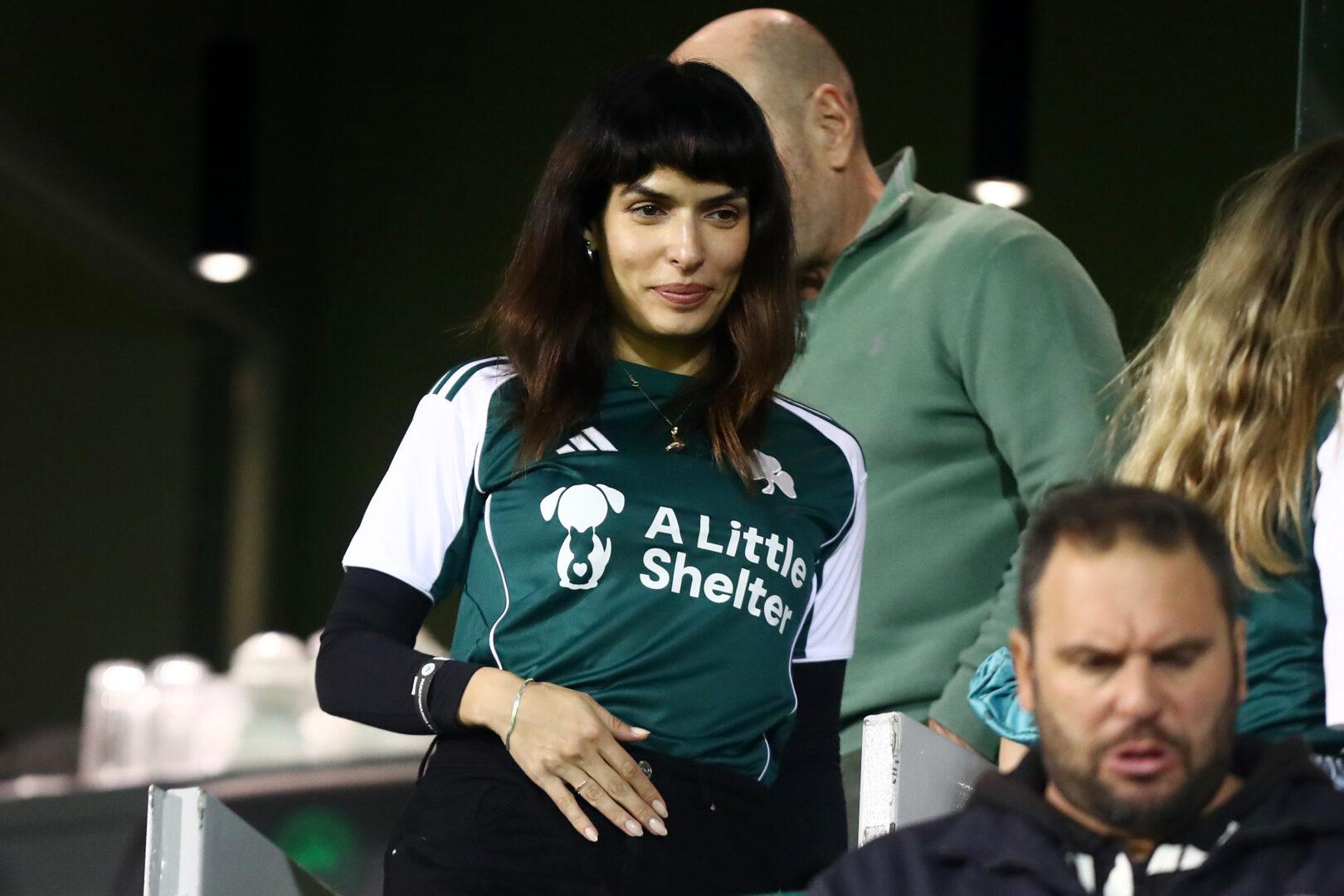 Η Τόνια Σωτηροπούλου με φανέλα του ΠΑΟ στη Λεωφόρο