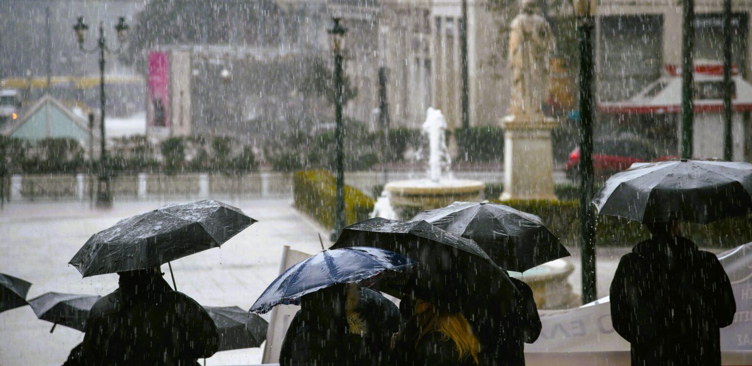 Έκτακτο δελτίο επιδείνωσης καιρού: Βροχές και καταιγίδες και στην Αττική