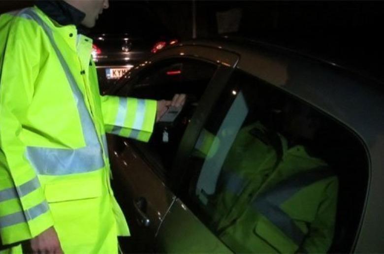 Συνέλαβαν γνωστή δημοσιογράφο σε έλεγχο αλκοτέστ