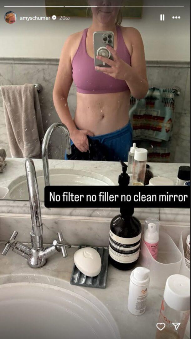 Η Έιμι Σούμερ γιορτάζει τη νέα της εικόνα