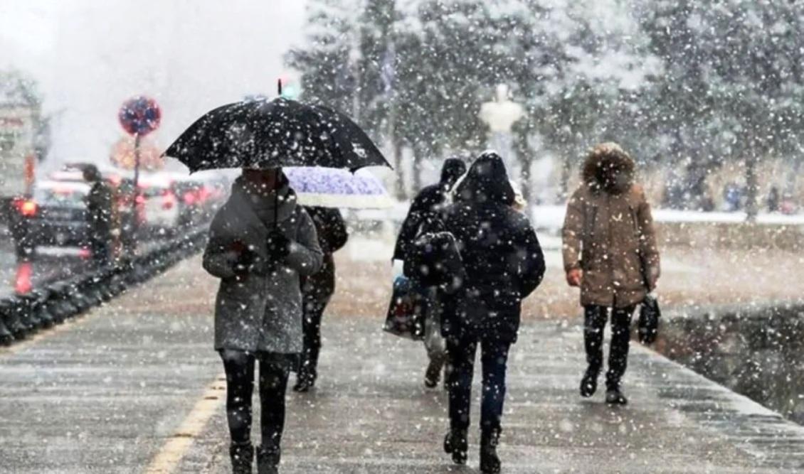 Καιρός: Έρχεται τριήμερη κακοκαιρία με καταιγίδες και χιόνια