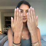 Δουλεύει ως μοντέλο χεριών και βγάζει 2.271 ευρώ την ημέρα!