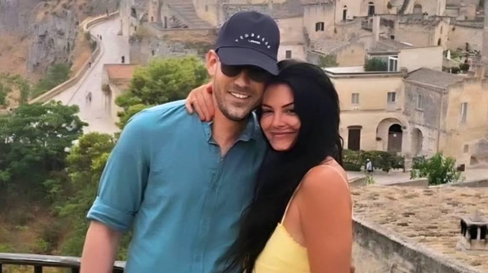 Μαρία Κορινθίου: Ο σύντροφός της παίζει με το σκυλάκι της