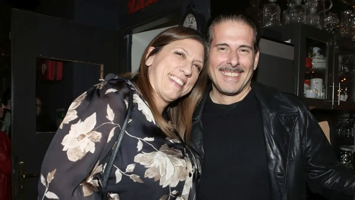 Κωνσταντοπούλου – Καραναστάσης σε χριστουγεννιάτικη διάθεση