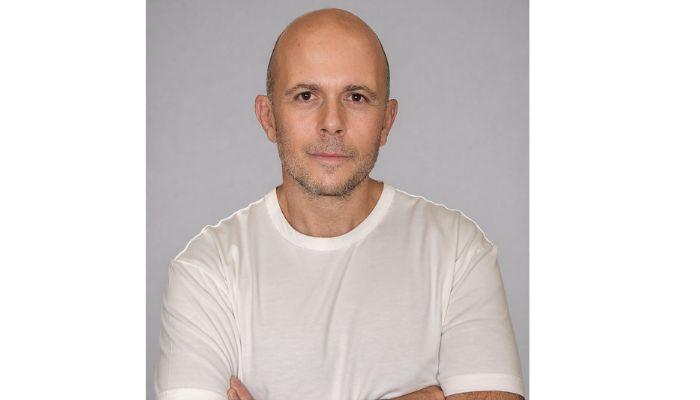 Γιώργος Λαμπίρης:  «Το ραδιόφωνο ανοίγει το δρόμο για ένα ταξίδι χωρίς εικόνα»