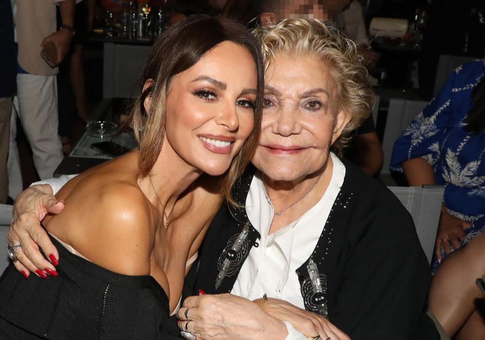 Με λυγμούς η Μπέττυ Μαγγίρα: “Η Μαρινέλλα με έβαλε δίπλα της σε ισάξιο ρόλο”