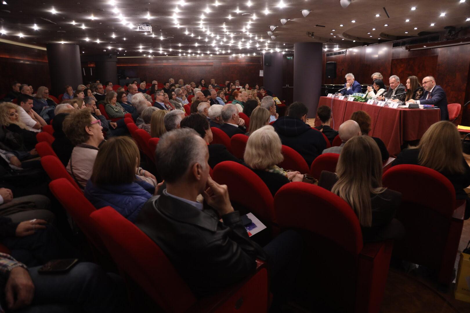 To «BLEU» συγκίνησε και χειροκροτήθηκε!