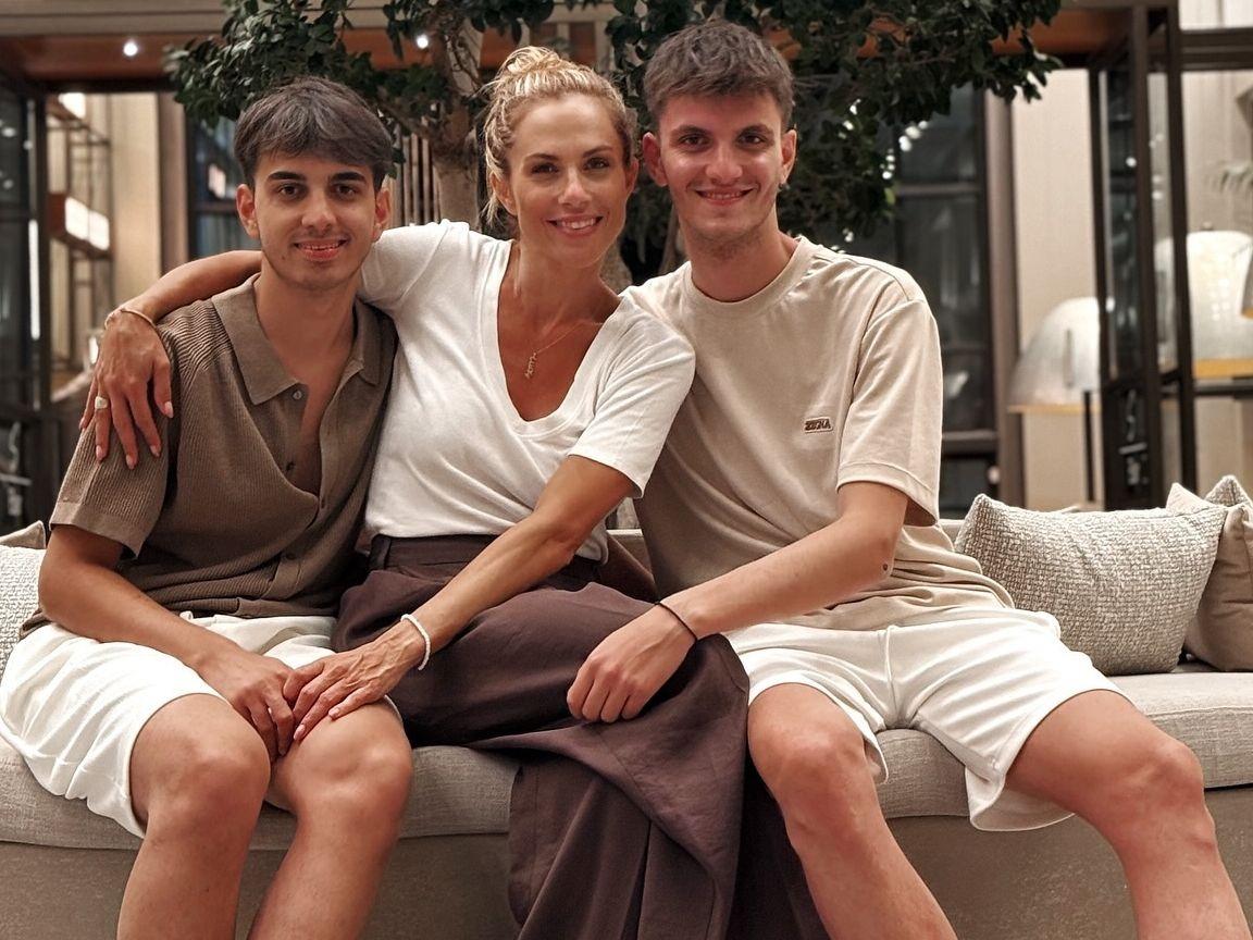 Ντορέττα Παπαδημητρίου: “Ενημερώνω τους γιους μου για την προσωπική μου ζωή”