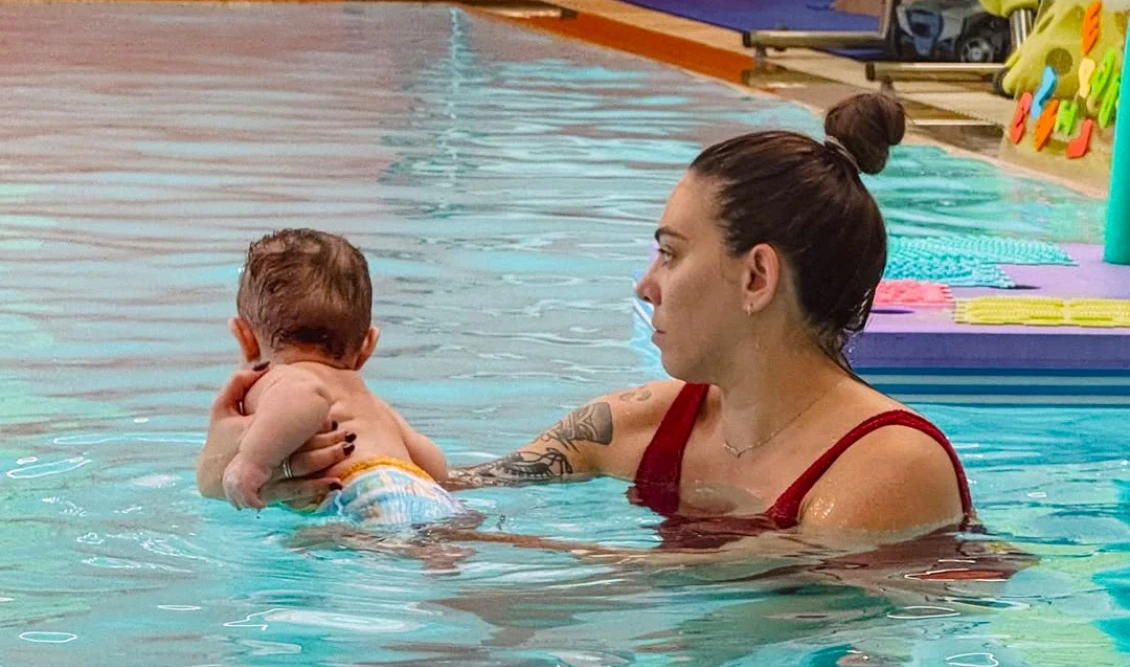 Ευρυδίκη Βαλαβάνη: Ξεκίνησε baby swimming με τον τεσσάρων μηνών γιο της