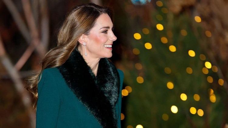 Κέιτ Μίντλετον: Η φούστα που δίχασε τον κόσμο της μόδας στην χριστουγεννιάτικη εμφάνιση στο Γουέστμινστερ