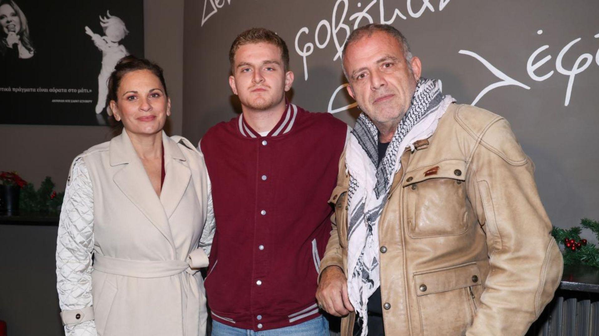 Πασχάλης Τσαρούχας – Θεοφανία Παπαθωμά: Σπάνια εμφάνιση με το γιο τους