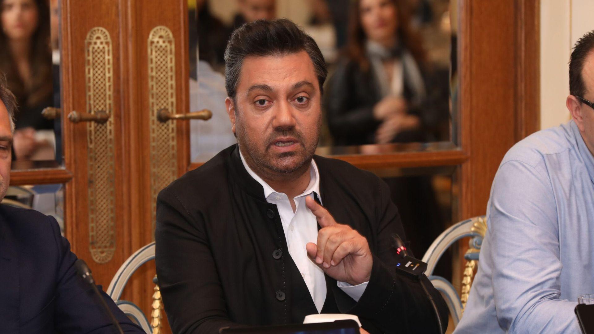 Γιώργος Θεοφάνους: Τα 26.300 ευρώ για τη φωταγώγηση χριστουγεννιάτικου δέντρου στο Ναύπλιο