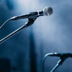 Ασέλγεια στο καμαρίνι καταγγέλλει συνάδελφος του γνωστού τραγουδιστή