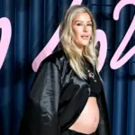 Έλι Γκούλντινγκ: Με εφαρμοστό φόρεμα μετά την ανακοίνωση της εγκυμοσύνης της