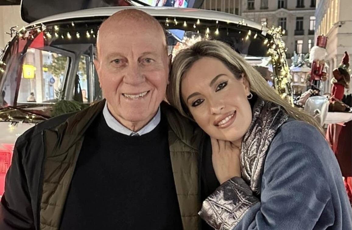 Συγκλονίζει η κόρη του Μίμη Δομάζου: “Η απώλεια του πατέρα μου με έχει διαλύσει!”