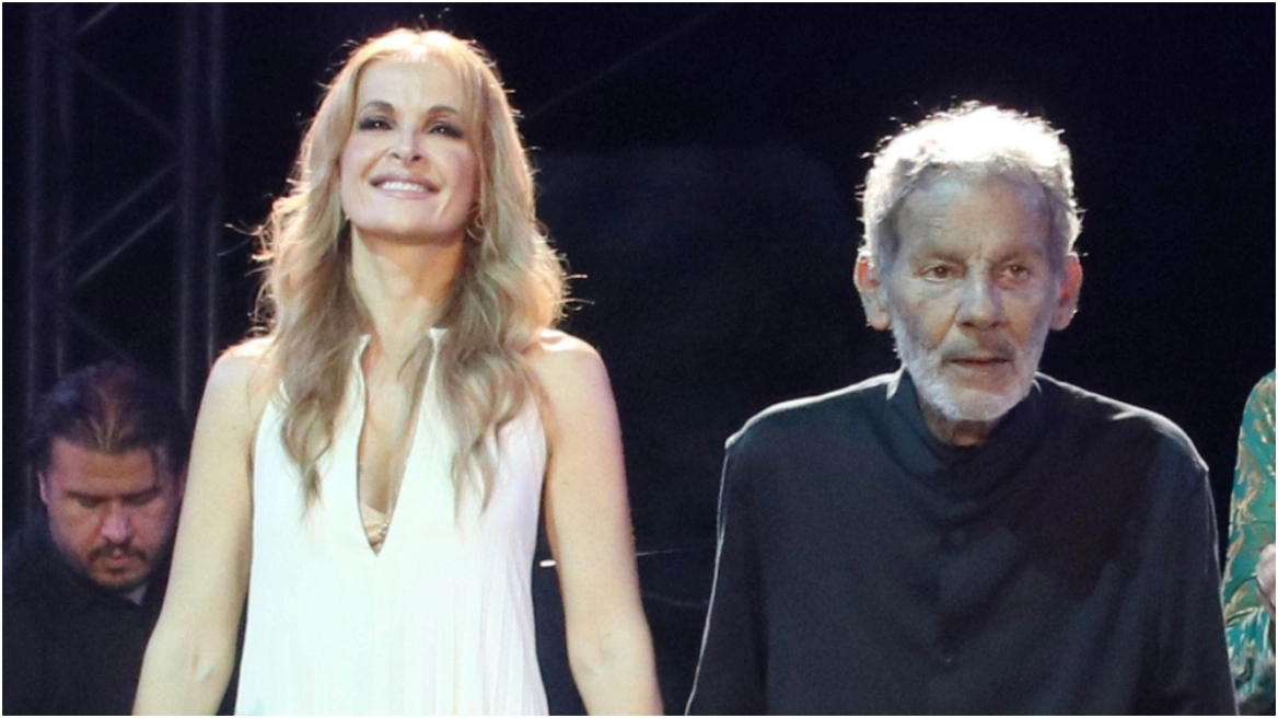 Σταύρος Ξαρχάκος: Η σπάνια φωτογραφία με την οικογένειά του