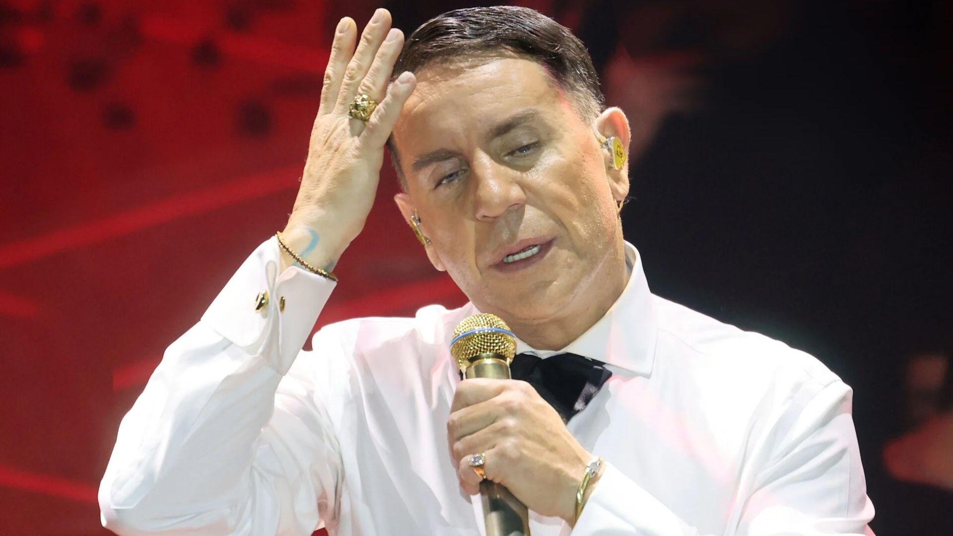 Γιώργος Μαζωνάκης: Τον αποθέωσε ο κόσμος στο κέντρο όπου εμφανίζονται Ρουβάς και Θεοδωρίδου