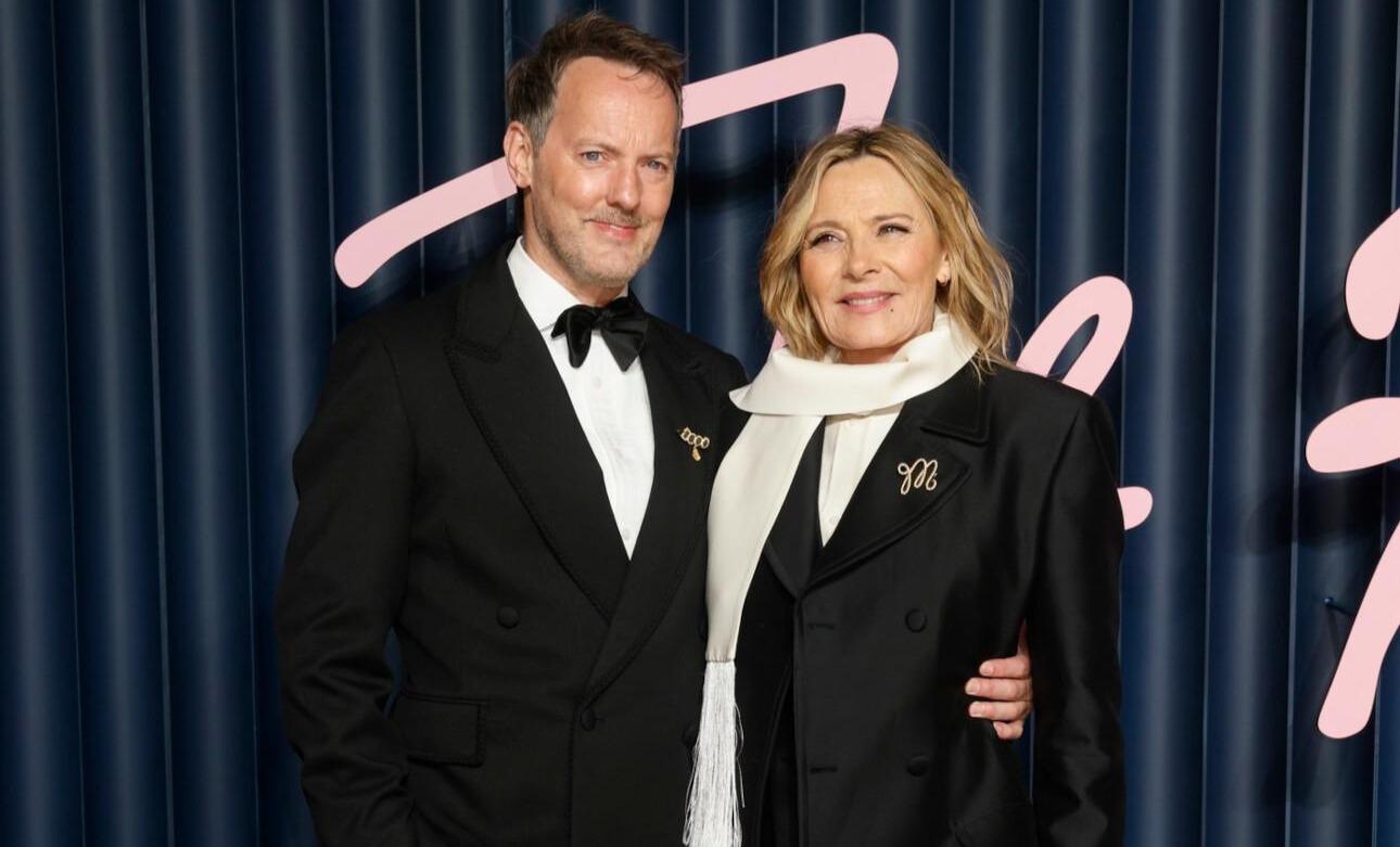 Κιμ Κατράλ: Η 69χρονη «Σαμάνθα» παντρεύτηκε τον κατά 14 χρόνια νεότερο σύντροφό της