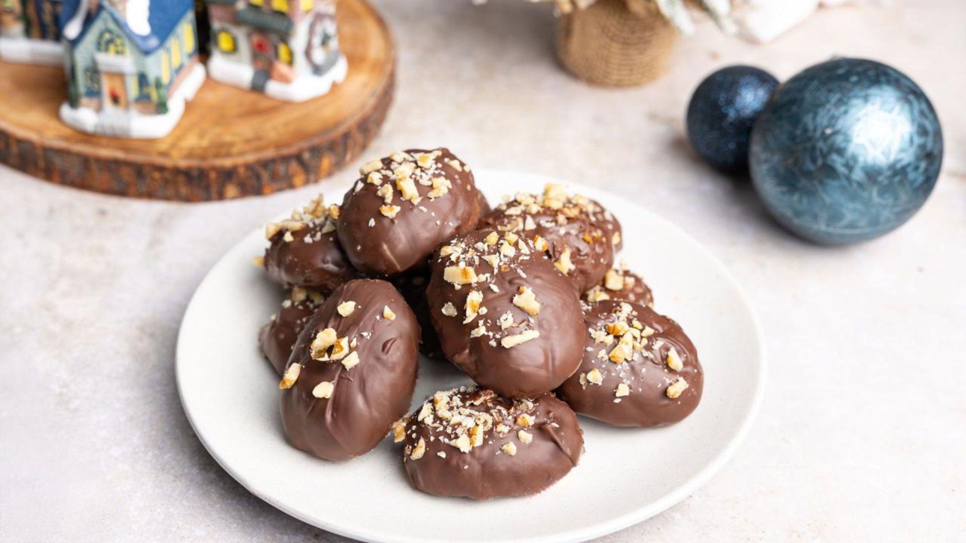 Μελομακάρονα με επικάλυψη σοκολάτας και καρύδια