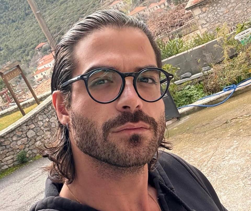 Άρης Μουγκοπέτρος: Τον άφησε ο δικηγόρος του και ανέλαβε τη σύζυγό του