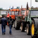 “Μπλόκο” στο Μαξίμου από τους αγρότες! 