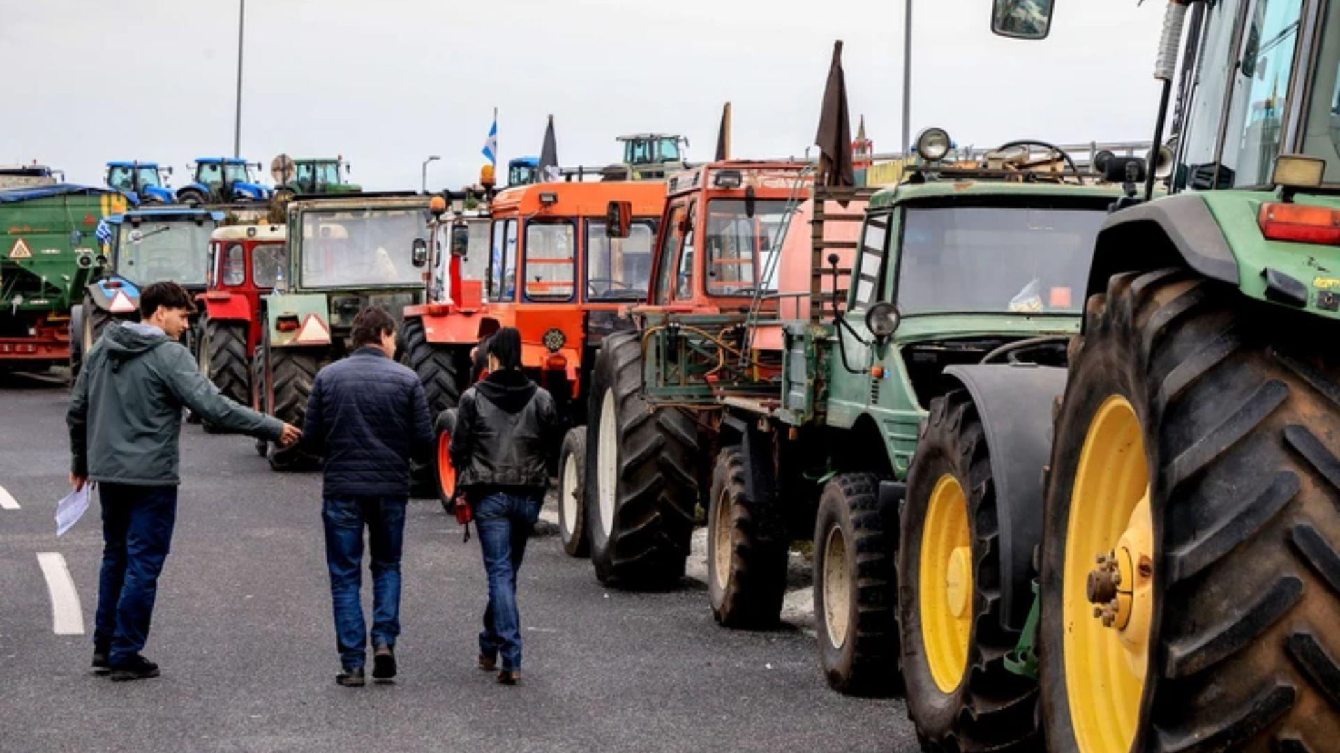 “Μπλόκο” στο Μαξίμου από τους αγρότες! 