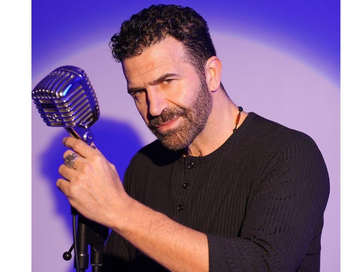 Ηλίας Παλιουδάκης live στην «Οδό Λυσίου» Με μια αγκαλιά λαϊκά