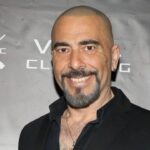 Εκτός εαυτού ο Βαλάντης στην πίστα: Έφτυσε τους μουσικούς του