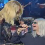 Νίκος Καρβέλας: Το γιόρτασε τραγουδώντας στην Άννα Βίσση