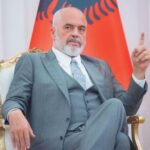 Έντι Ράμα: “Οι Έλληνες νομίζουν ότι είναι άμεσοι κληρονόμοι του Πλάτωνα και του Αριστοτέλη, δεν είναι”