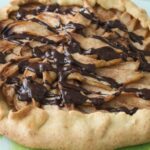 Πώς θα φτιάξετε πεντανόστιμη αχλαδόπιτα με σοκολάτα