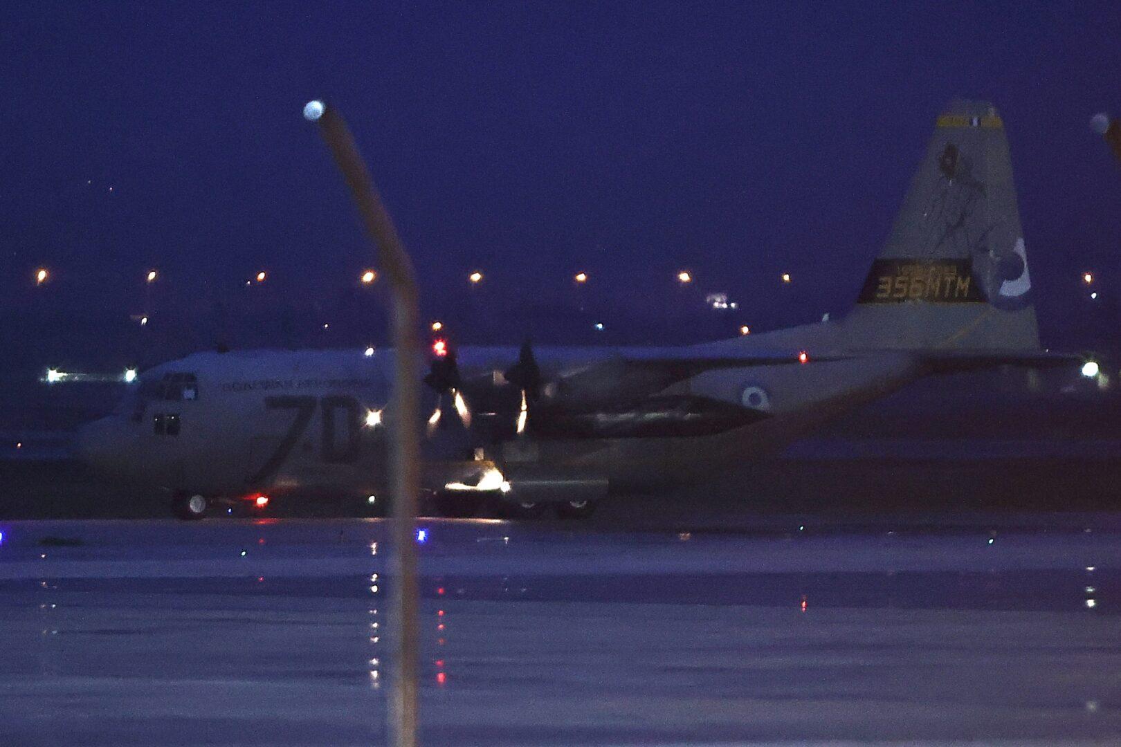 Στη Θεσσαλονίκη το C-130 με τις σορούς των 7 οπαδών του ΠΑΟΚ