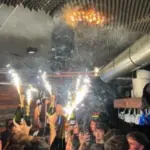 Κραν Μοντανά: Τα βεγγαλικά πάνω στις σαμπάνιες προκάλεσαν τη φονική πυρκαγιά