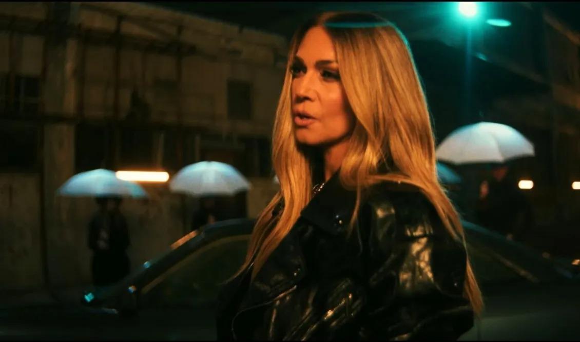 Έλλη Κοκκίνου: Νέο τραγούδι «Από πού κι ως πού» με μουσική Φοίβου – Δείτε το βίντεο κλιπ