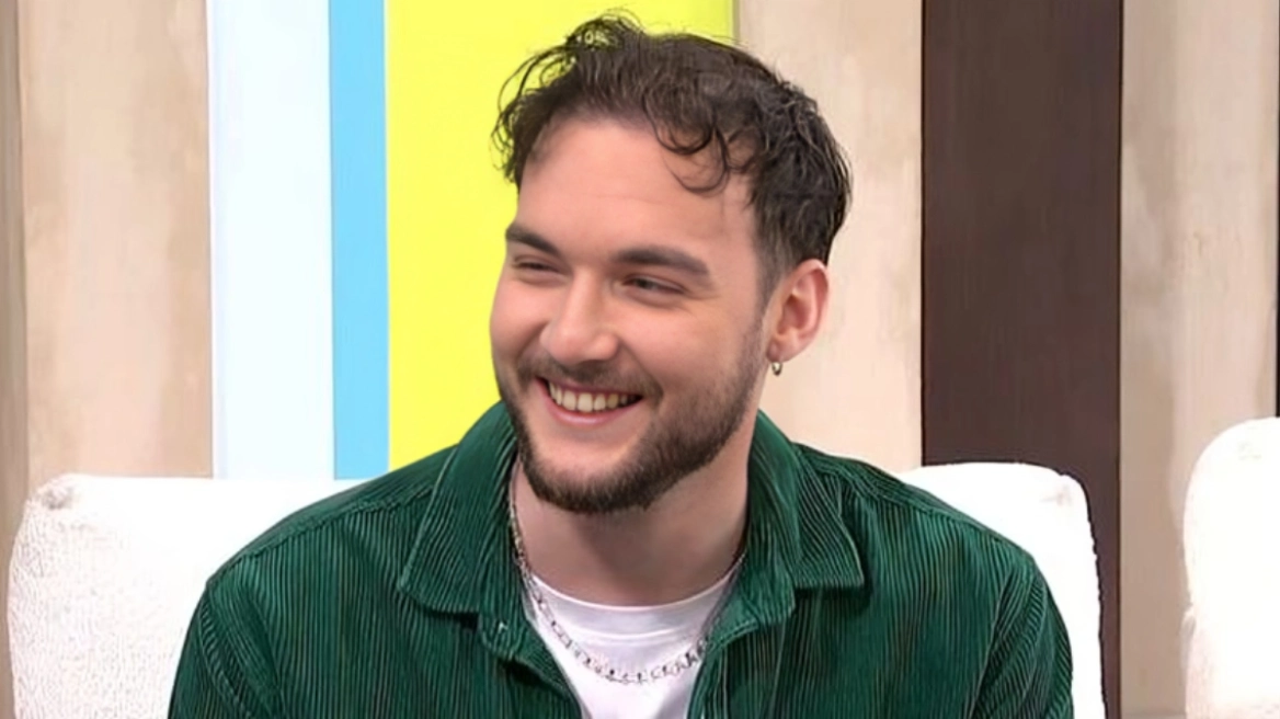 Leroybroughtflowers: Το τραγούδι μου μιλάει για το σαμποτάζ που κάνουμε στον εαυτό μας