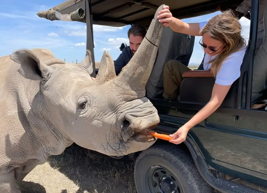 Φίλιππος Ντε Γκρες – Νίνα Φλορ: Ταξίδι ζωής στην Αφρική μέσα από σπάνιες φωτογραφίες